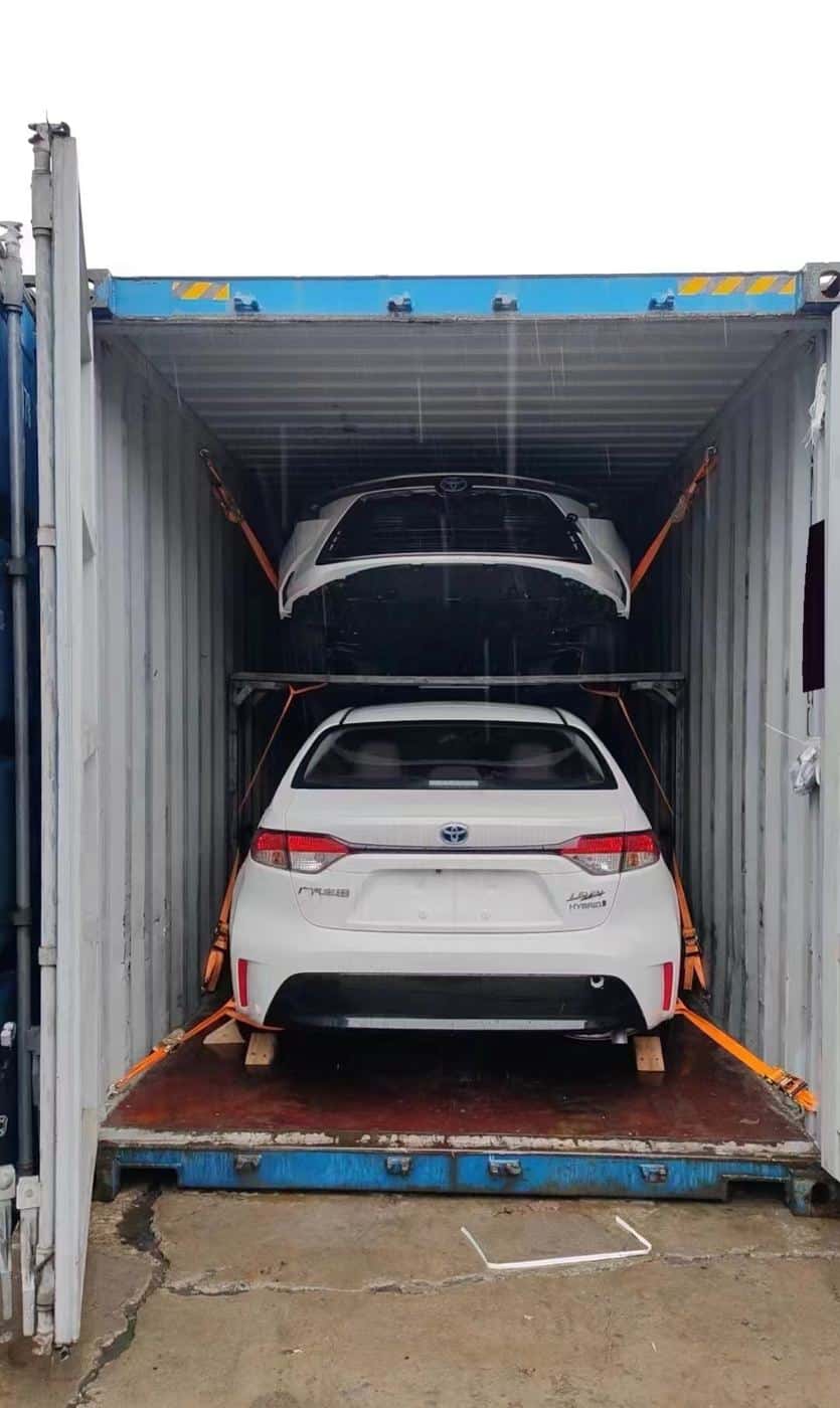 Двухъярусная погрузка автомобилей в контейнер