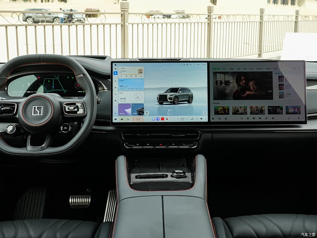 Zeekr 8X 70 kWh range — Zeekr 8X dashboard and infotainment display, for export