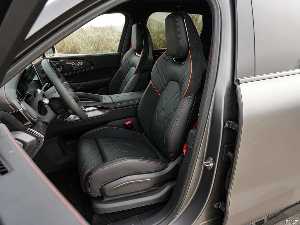 Zeekr 8X 70 kWh range — Zeekr 8X front seats, for export